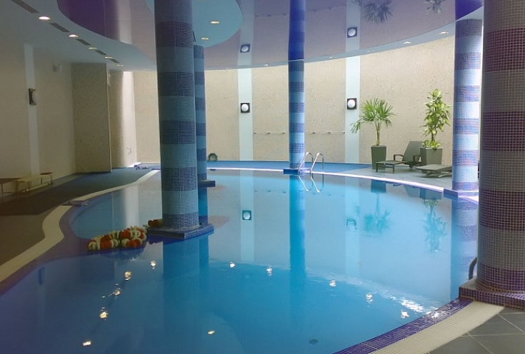 Бассейн в фитнес-центре Powerhouse Gym